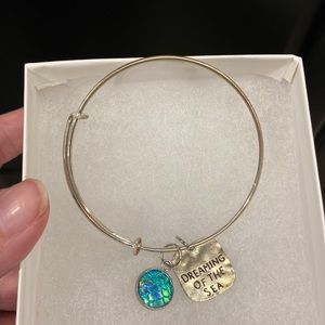 Bangle/bracelet